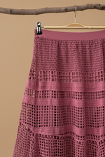Carica l'immagine nel visualizzatore della galleria,Saia crochet rosa detalhe
