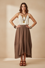 Load image in the gallery viewer,Saia linho castanha - modelo frente
