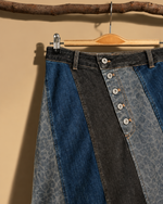 Load image in the gallery viewer,Saia patchwork denim - detalhe
