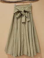 Carregar imagem no visualizador da galeria, Saia riscas verde e bege - fundo bege
