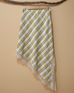 Carregar imagem no visualizador da galeria, Saia xadrez amarela - fundo bege
