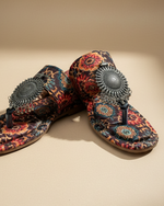 Carica l'immagine nel visualizzatore della galleria,Sandália 4 — fundo bege estúdio
