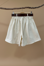 Carica l'immagine nel visualizzatore della galleria,Shorts creme - Costas cabide
