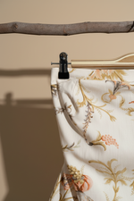 Carregar imagem no visualizador da galeria, Shorts florais detalhe
