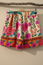Cargue la imagen en el visor de la galería,Shorts Florais - Vista 3
