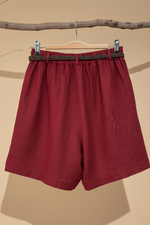 Carica l'immagine nel visualizzatore della galleria,Shorts vermelhos costas
