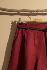 Carica l'immagine nel visualizzatore della galleria,Shorts vermelhos detalhe
