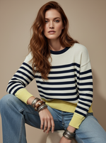 Load image in the gallery viewer,Sweater riscas navy e amarelo - só pulseiras sentada

