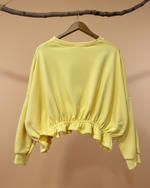 Carregar imagem no visualizador da galeria, Sweatshirt amarela - vista traseira com franzido

