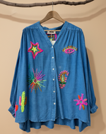 Carica l'immagine nel visualizzatore della galleria,Túnica azul frontal com fundo de estúdio
