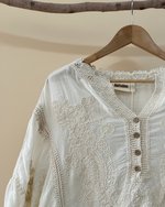 Carica l'immagine nel visualizzatore della galleria,Túnica bordada — detalhe decote
