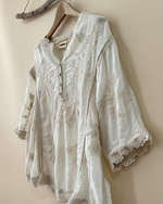 Carica l'immagine nel visualizzatore della galleria,Túnica bordada — lateral
