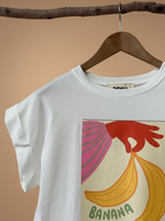 Chargez l'image dans la visionneuse de la galerie,T-shirt Banana Vibes com fundo de estúdio bege - detalhe
