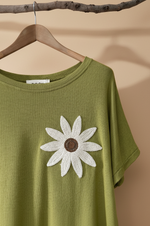 Carregar imagem no visualizador da galeria, T-shirt Verde Olive - Detalhe
