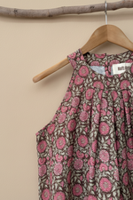 Carica l'immagine nel visualizzatore della galleria,Top floral detalhe - fundo estúdio
