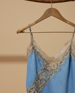 Carregar imagem no visualizador da galeria, Top ganga com renda fundo bege - detalhe
