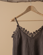 Carregar imagem no visualizador da galeria, Top linho castanho — detalhe
