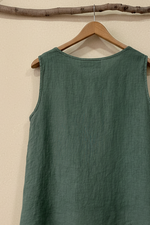 Carregar imagem no visualizador da galeria, Top linho verde khaki - costas com pau
