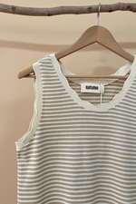 Load image in the gallery viewer,Top riscas bege - detalhe
