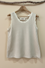 Load image in the gallery viewer,Top riscas bege - frente
