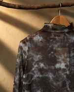 Carregar imagem no visualizador da galeria, Top tie-dye — detalhe gola
