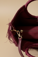 Carregar imagem no visualizador da galeria, Tote Raffia Franjas Vinho - Interior
