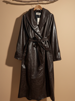 Carregar imagem no visualizador da galeria, Trench coat verniz — cinto
