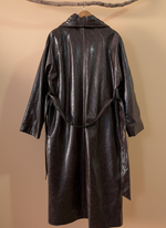 Carregar imagem no visualizador da galeria, Trench coat verniz — costas
