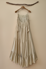 Carregar imagem no visualizador da galeria, Vestido Bege Floral — Costas
