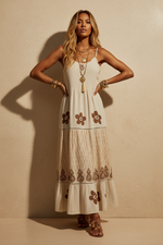 Carregar imagem no visualizador da galeria, Vestido boho bege - modelo frente
