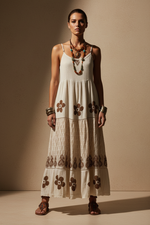 Carregar imagem no visualizador da galeria, Vestido boho creme - modelo frente
