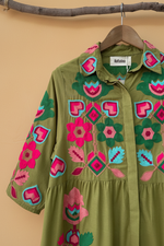 Cargue la imagen en el visor de la galería,Vestido bordado detalhe
