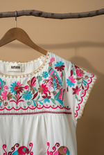 Carregar imagem no visualizador da galeria, Vestido bordado - detalhe
