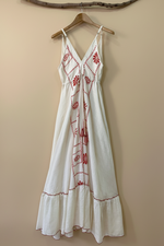 Carica l'immagine nel visualizzatore della galleria,Vestido bordado — frente cabide
