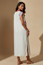 Carregar imagem no visualizador da galeria, Vestido bordado - modelo costas
