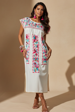 Carregar imagem no visualizador da galeria, Vestido bordado - modelo descontraída

