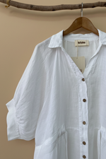 Carregar imagem no visualizador da galeria, Vestido branco cabide - detalhe
