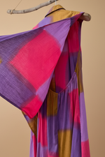 Load image in the gallery viewer,Vestido cabide - detalhe lateral
