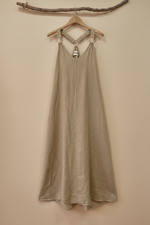 Carica l'immagine nel visualizzatore della galleria,Vestido cabide frente com pau
