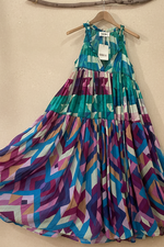 Carregar imagem no visualizador da galeria, Vestido cabide fundo bege 3
