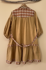 Chargez l'image dans la visionneuse de la galerie,Vestido camel costas
