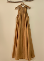 Load image in the gallery viewer,Vestido caramel - costas
