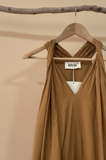 Load image in the gallery viewer,Vestido caramel - detalhe decote
