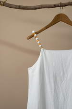 Carregar imagem no visualizador da galeria, Vestido conchas - detalhe alça pérolas
