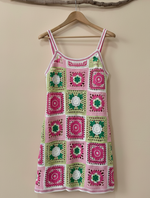 Load image in the gallery viewer,Vestido Crochet - Frente fundo bege
