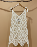 Carregar imagem no visualizador da galeria, Vestido crochet fundo bege - frontal
