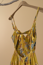 Cargue la imagen en el visor de la galería,Vestido curto floral - detalhe costas abertas

