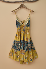 Cargue la imagen en el visor de la galería,Vestido curto floral - frente
