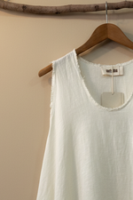 Carica l'immagine nel visualizzatore della galleria,Vestido detalhe decote - estúdio bege
