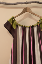Carica l'immagine nel visualizzatore della galleria,Vestido detalhe decote
